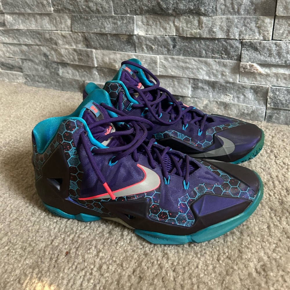 Men's Size 9 Nike LeBron 11 Summit Lake Hornets Purple Basketball Shoes